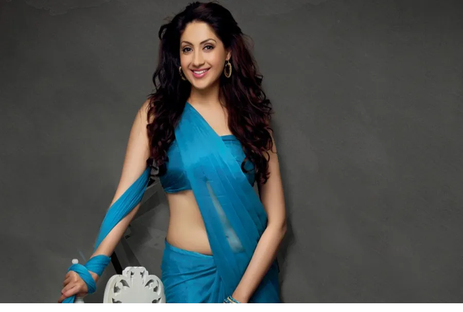 gurlin chopra blue saree wallpapers